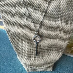 New 18” silver tone skeleton key necklace with 4 faux diamond chips